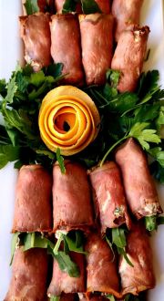 Roastbeef-Röllchen mit Thunfischsalat Roastbeef-Röllchen mit Thunfischsalat