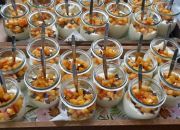 'Apfelschnee' mit angeschwenkten Apfelbrunoise