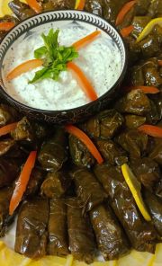 Weinblätter mit Reis gefüllt Weinblätter mit Reis gefüllt