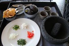 2. Frühstück .... Guacamole mit frittierten Heuschrecken YUMMY 2. Frühstück .... Guacamole mit frittierten Heuschrecken YUMMY