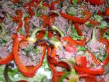 Marinierte Leonipaprika mit mediterranem Thunfischsalat gefüllt