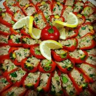 TAPAS - Mini-Paprika mit Thunfisch gefüllt TAPAS - Mini-Paprika mit Thunfisch gefüllt