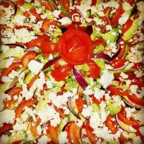 Avocado-Tomaten-Salat mit Feta
