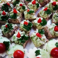 Häppchen mit Avocado-Creme Häppchen mit Avocado-Creme