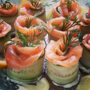 Häppchen mit Lachs-Gurken Häppchen mit Lachs-Gurken