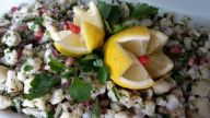 Blumenkohlsalat mit Granatapfelkernen Blumenkohlsalat mit Granatapfelkernen