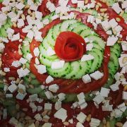Tomaten-Gurken-Salat mit Feta